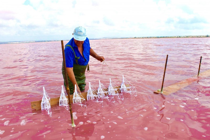 Artesanos de la Sal documentary about salt crafting in Torrevieja