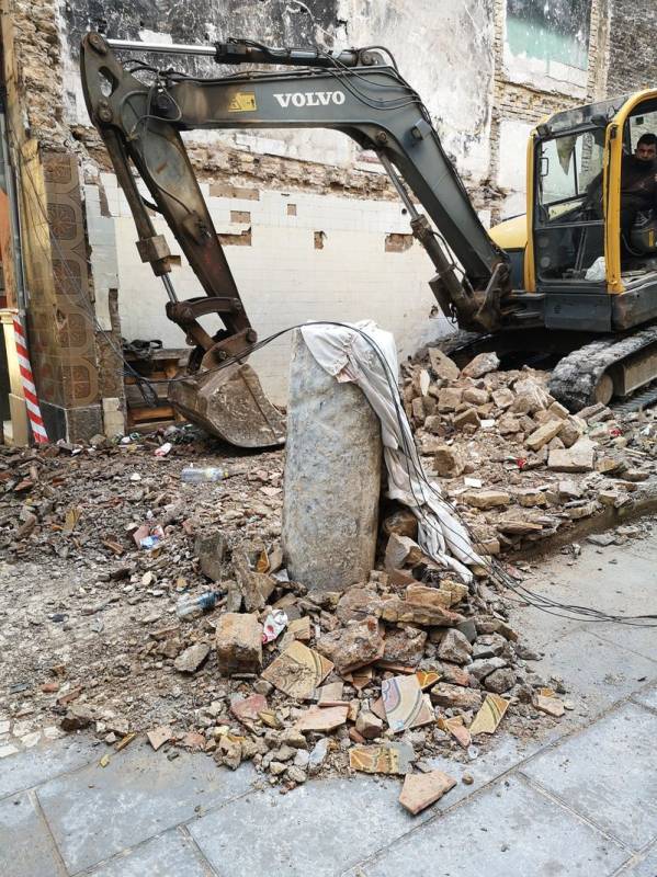 Cartagena demo workers make shock Roman discovery while knocking down a 19th century building