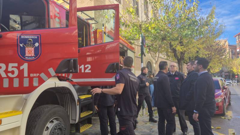 Firefighter tries to set himself on fire in central Murcia square