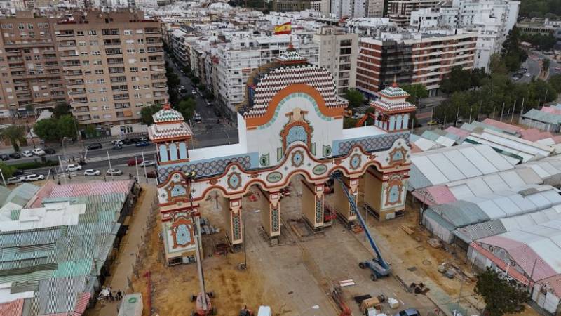 Seville's April Fair opens with carriage spectacle, strong security and a heat warning