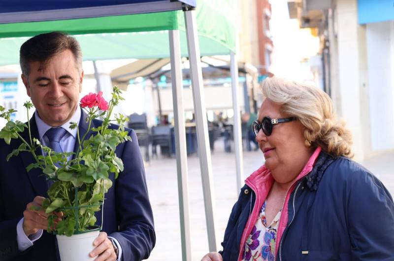 San Pedro del Pinatar sells potted plants to support cancer charity